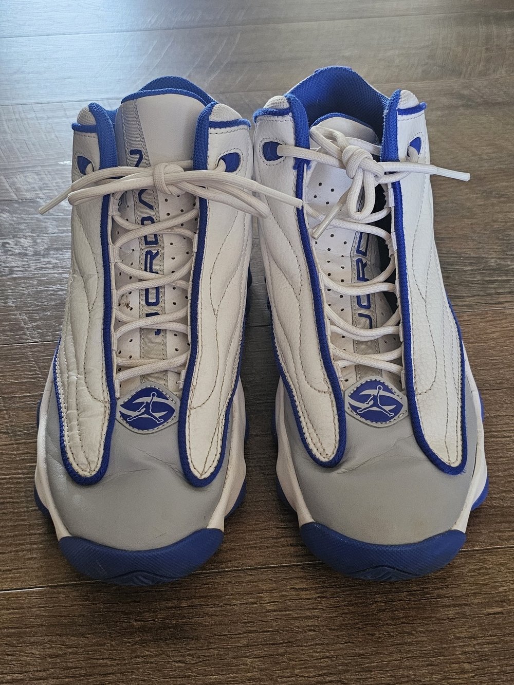 Nike White and Blue Retro Basketball Sneakers